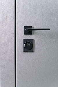 Вхідні двері Komfort+ з потрійним притвором