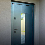 Двері вхідні в будинок